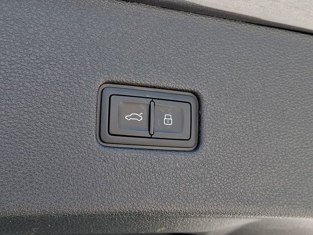 2025 Audi Q8 Premium Plus