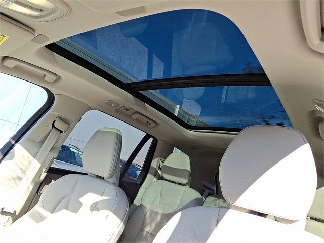 2024 Volvo XC90 Plus Bright Theme