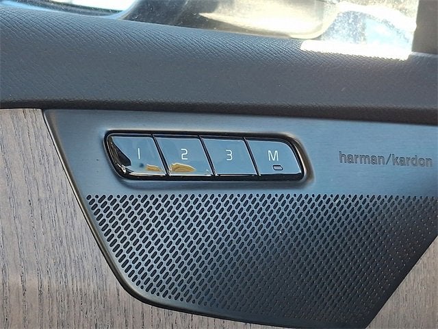 2024 Volvo XC90 Plus Bright Theme