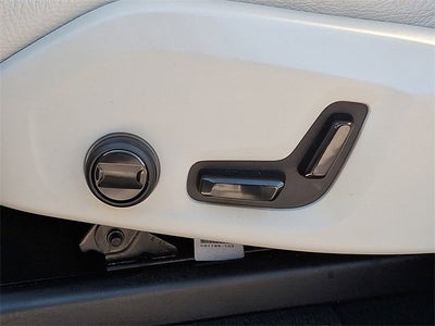 2024 Volvo XC90 Plus Bright Theme