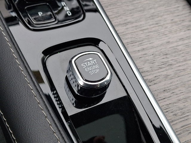 2024 Volvo XC90 B6 Ultimate Bright Theme 6-Seater