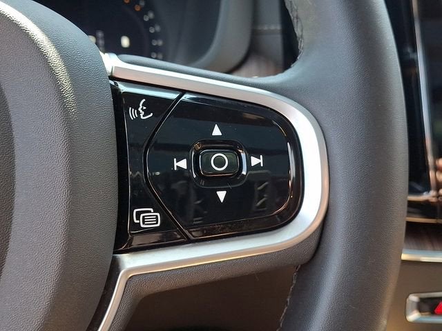 2023 Volvo XC60 Ultimate Dark Theme