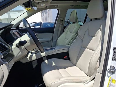 2020 Volvo XC90 Momentum