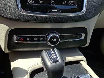 2020 Volvo XC90 Momentum