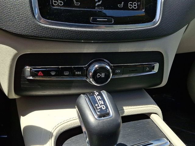 2020 Volvo XC90 Momentum