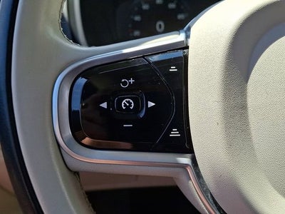 2020 Volvo XC90 Momentum