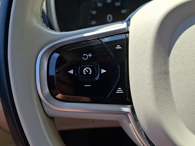 2020 Volvo XC90 Momentum