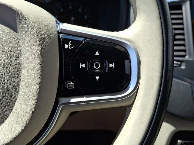 2020 Volvo XC90 Momentum