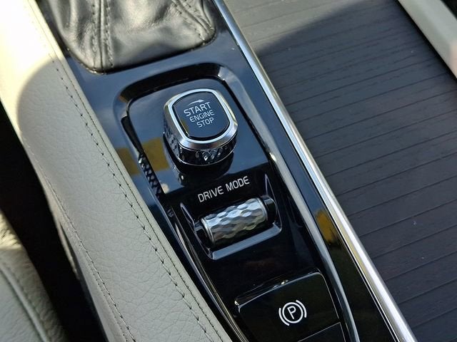 2020 Volvo XC90 Momentum