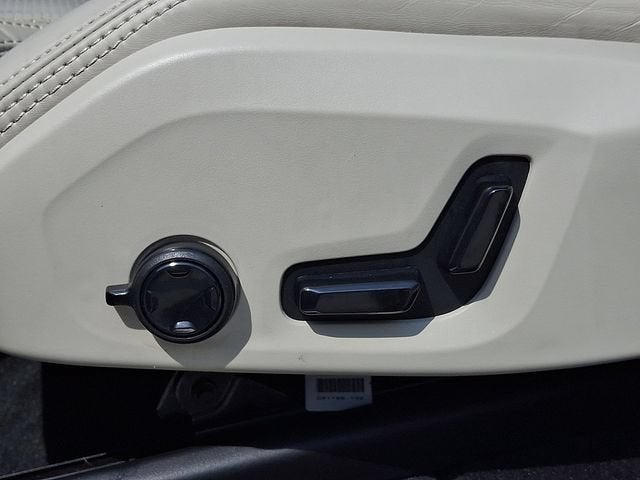 2021 Volvo XC60 Recharge Plug-In Hybrid T8 Inscription