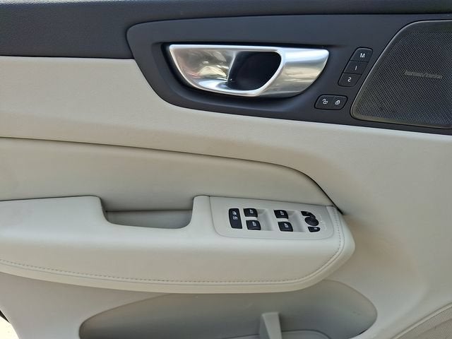2024 Volvo XC60 Recharge Plug-In Hybrid T8 Plus Dark Theme