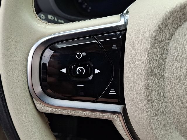 2024 Volvo XC60 Recharge Plug-In Hybrid T8 Plus Dark Theme