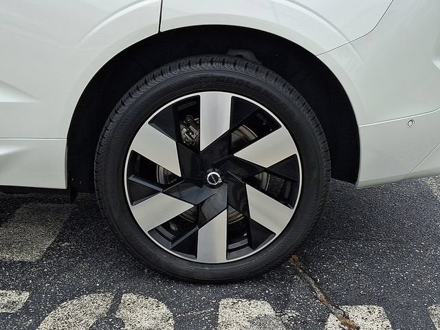 2024 Volvo XC60 Recharge Plug-In Hybrid T8 Plus Dark Theme