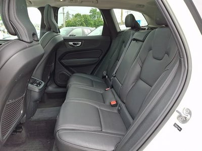 2023 Volvo XC60 B5 Ultimate Bright Theme