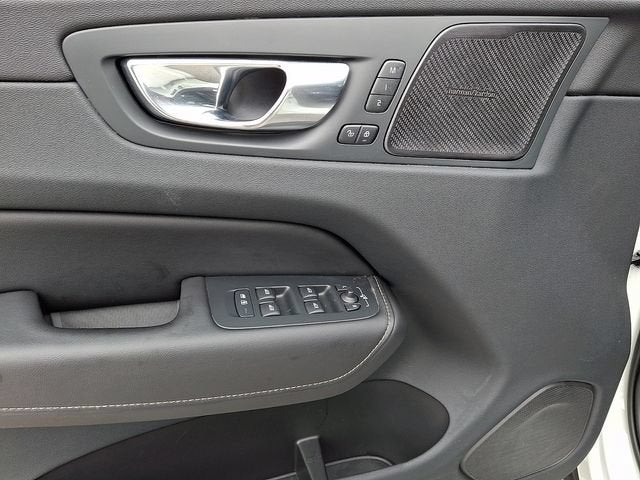 2023 Volvo XC60 B5 Ultimate Bright Theme