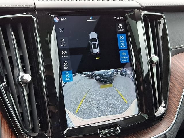 2023 Volvo XC60 B5 Ultimate Bright Theme