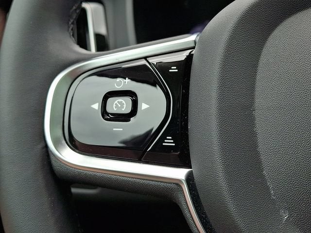 2023 Volvo XC60 B5 Ultimate Bright Theme