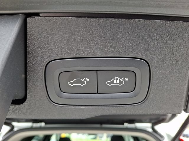 2023 Volvo XC60 B5 Ultimate Bright Theme