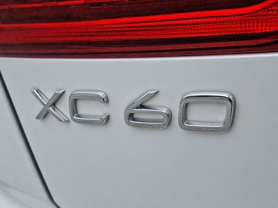 2023 Volvo XC60 B5 Ultimate Bright Theme