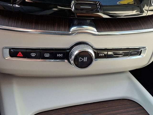 2022 Volvo XC60 Momentum