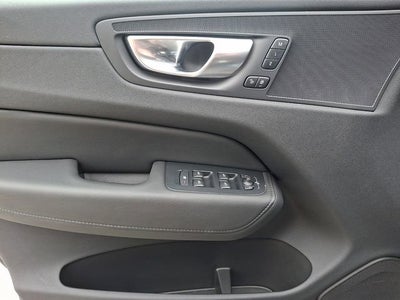 2024 Volvo XC60 Core Dark Theme