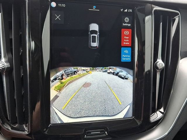 2024 Volvo XC60 Core Dark Theme