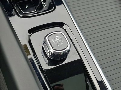 2024 Volvo XC60 Core Dark Theme