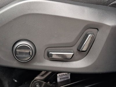 2024 Volvo XC60 Core Dark Theme