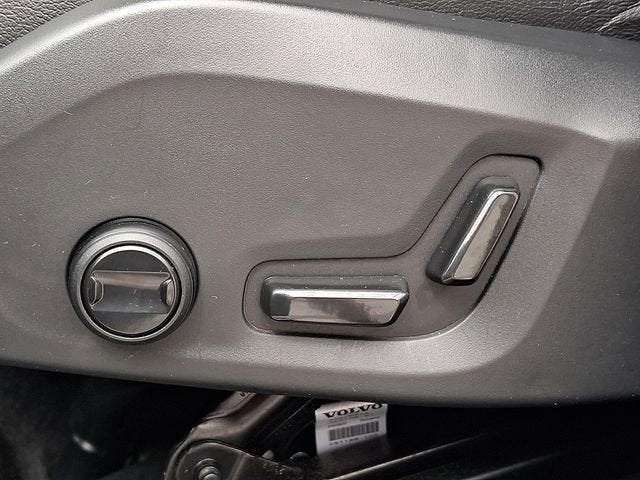 2024 Volvo XC60 Core Dark Theme