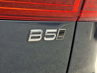 2024 Volvo XC60 Core Dark Theme