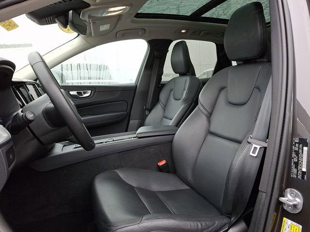 2024 Volvo XC60 Core Dark Theme