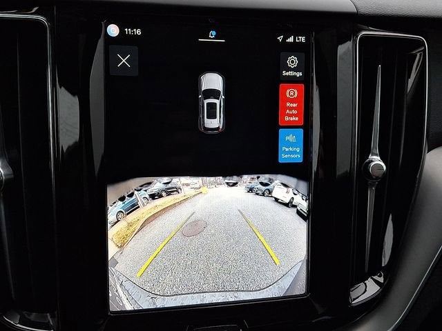 2024 Volvo XC60 Core Dark Theme