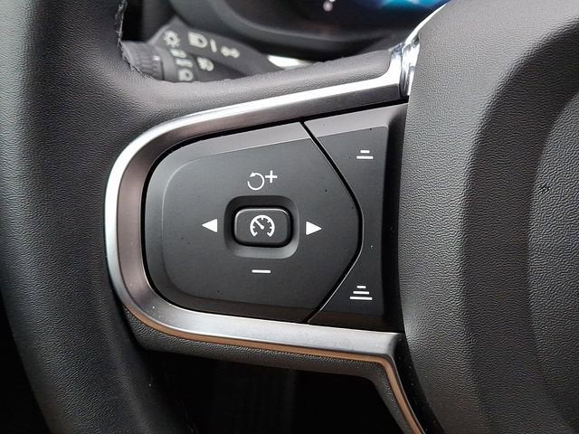 2024 Volvo XC60 Core Dark Theme