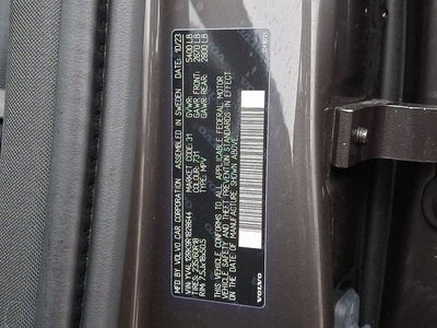 2024 Volvo XC60 Core Dark Theme