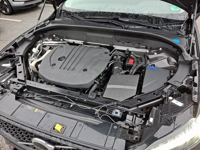 2024 Volvo XC60 Core Dark Theme