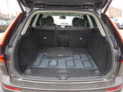 2024 Volvo XC60 Core Dark Theme