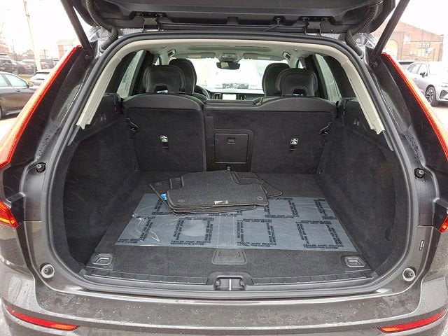 2024 Volvo XC60 Core Dark Theme