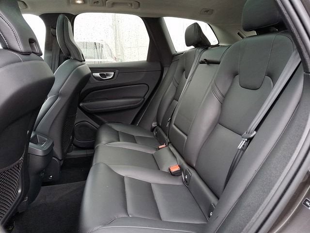 2024 Volvo XC60 Core Dark Theme