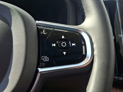 2024 Volvo XC60 Plus Dark Theme