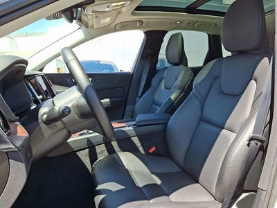 2023 Volvo XC60 Plus Bright Theme
