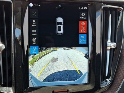 2023 Volvo XC60 Plus Bright Theme