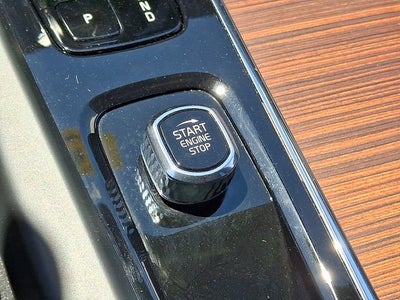 2023 Volvo XC60 Plus Bright Theme