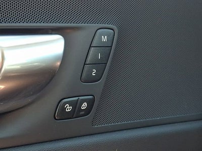 2023 Volvo XC60 Plus Bright Theme
