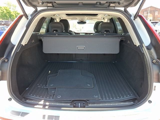 2023 Volvo XC60 Plus Bright Theme