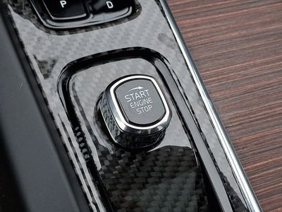 2023 Volvo XC60 Plus Bright Theme