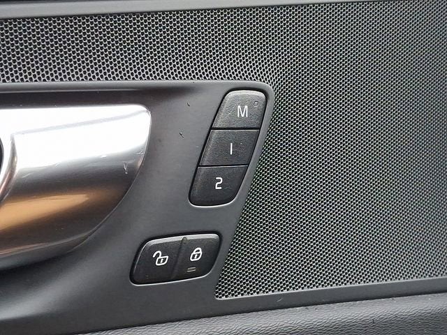 2023 Volvo XC60 Plus Bright Theme