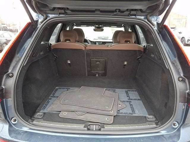 2023 Volvo XC60 Plus Bright Theme