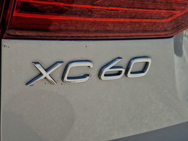2023 Volvo XC60 Plus Dark Theme
