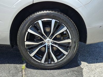 2023 Volvo XC60 Plus Dark Theme
