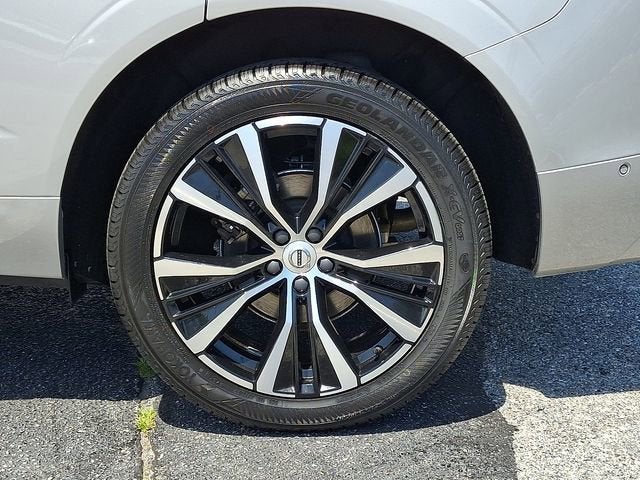 2023 Volvo XC60 Plus Dark Theme